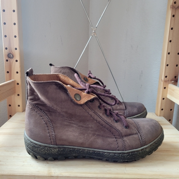 NWOT Italia 1041 Kiki Mid Brown Distressed Leather Boots 37 - Picture 2 of 11